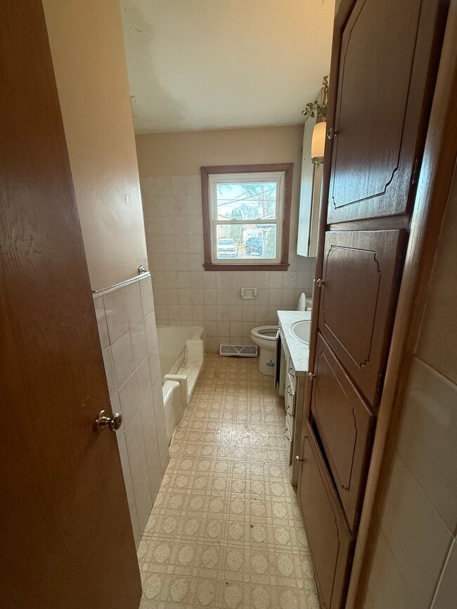 Building Photo - 2021 Veterans Dr