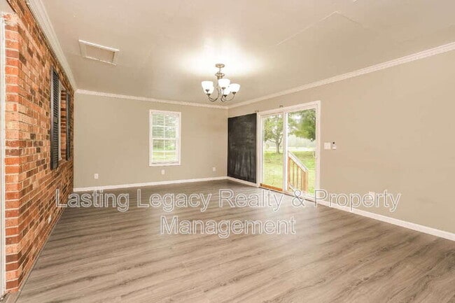 Building Photo - 717 Milling Rd