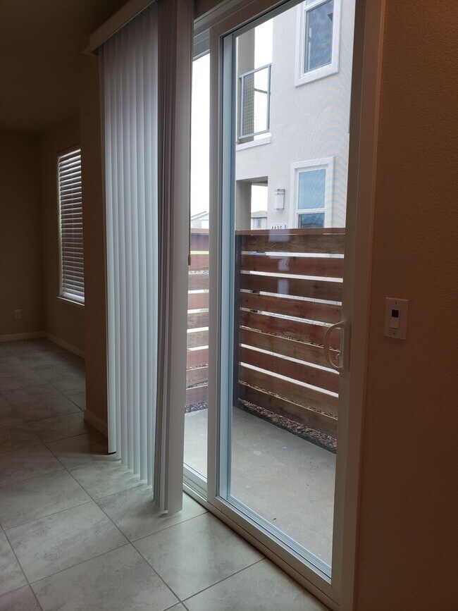 Building Photo - Beautiful Newer Development home!! In Elk ...