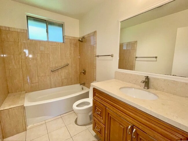 Building Photo - Large updated 3/2 home in Santa Barbara