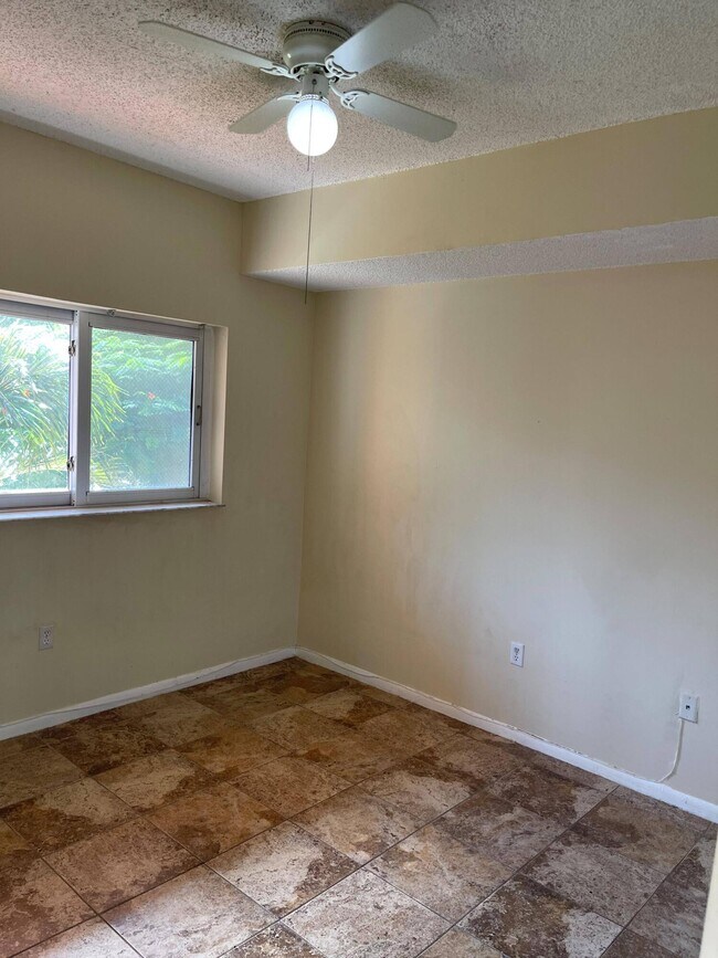 Building Photo - 6984 SW 39th St