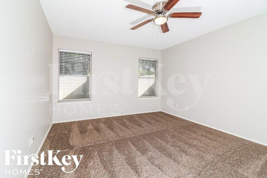 Building Photo - 7956 Clear Brook Cir