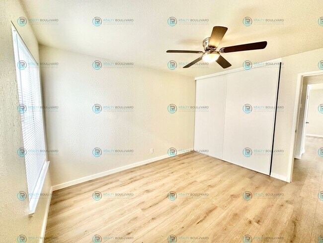 Building Photo - Newly Renovated downstairs Condo