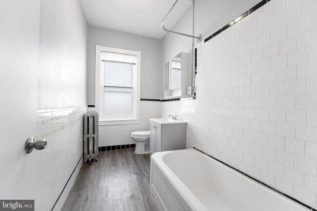 Building Photo - 246 W Abbottsford Ave