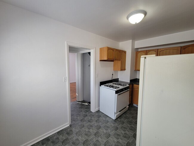 Building Photo - 3 Bed 2 Bath House