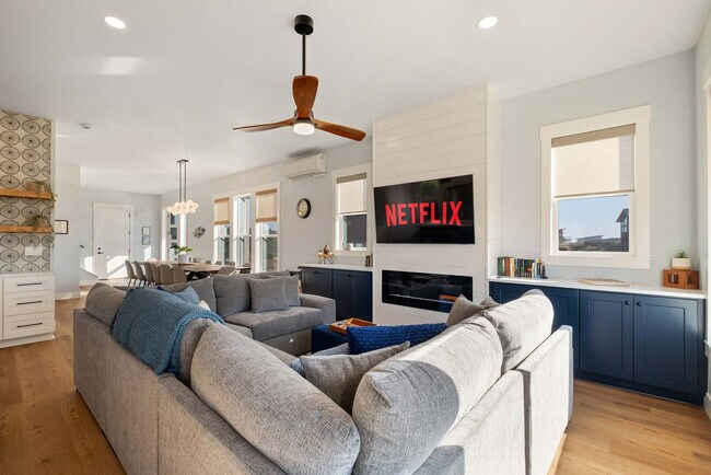 Building Photo - 1288 Cohasset Crest N