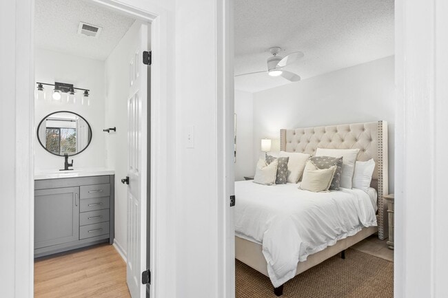 Building Photo - Cute fully furnished 1-Bedroom Codo in Sea...