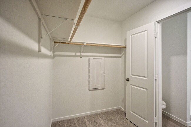 Building Photo - 1537 Hummock Steep