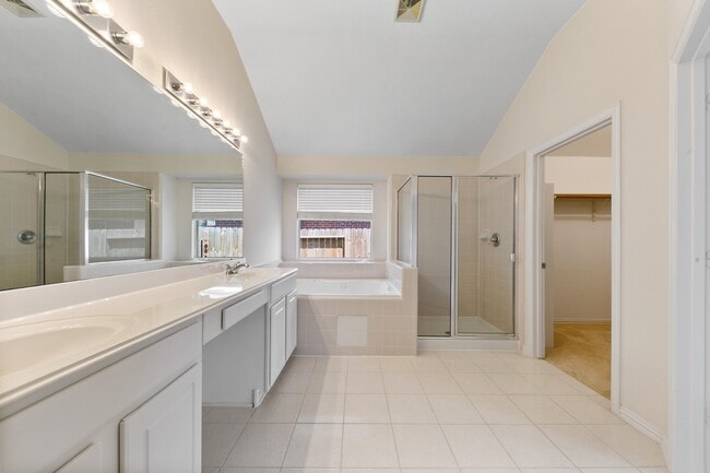 Building Photo - 16027 Belleshire Ln