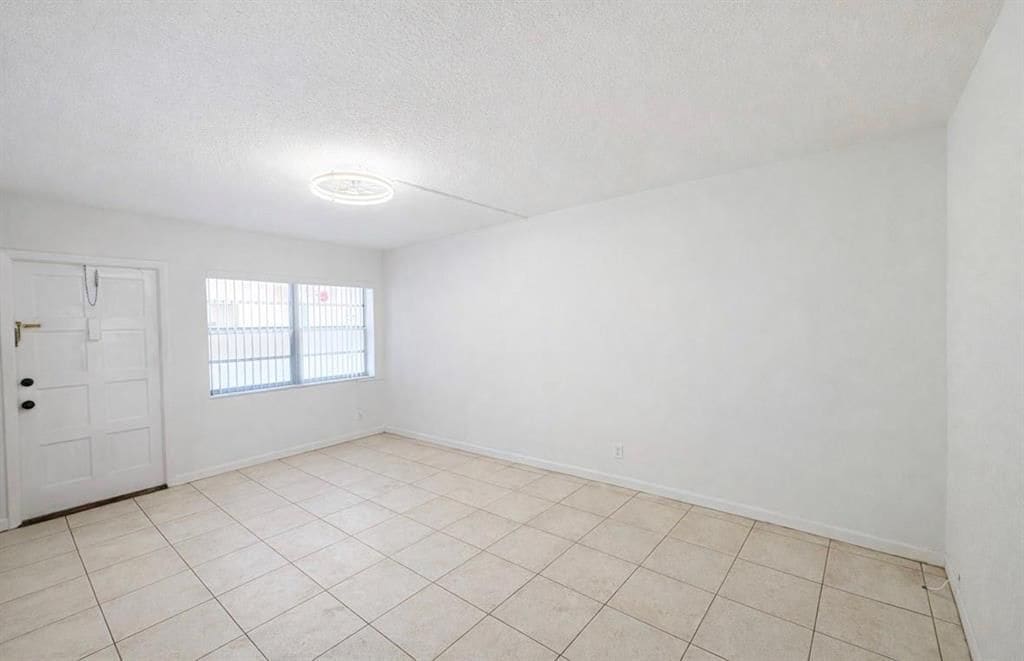 Building Photo - 1855 Plunkett St