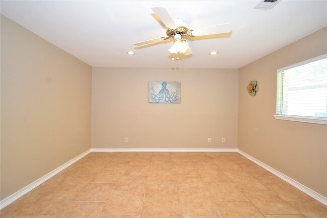 Building Photo - 6011 Arboles Dr