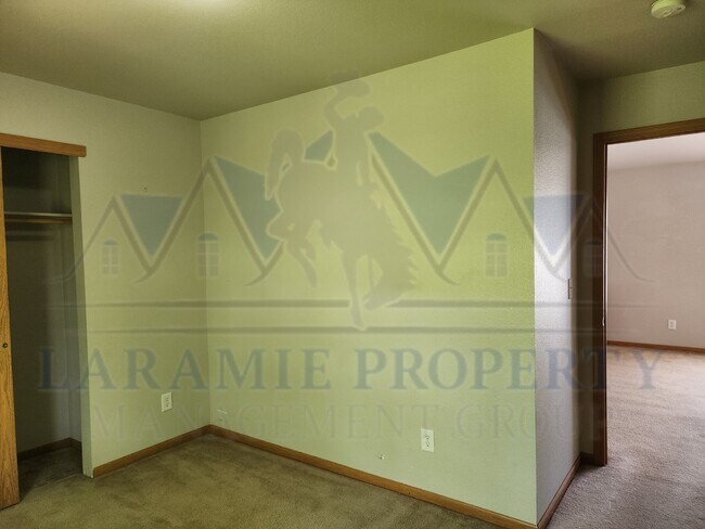 Building Photo - 3 Bed 2 Bath Condo