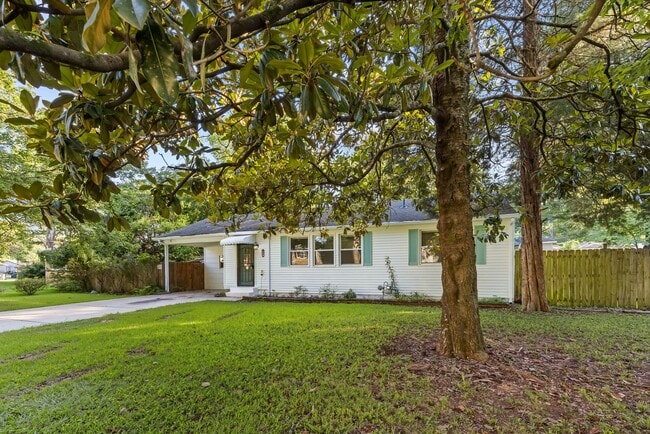 Building Photo - Charming 3 Bedroom, 2 Bathroom house