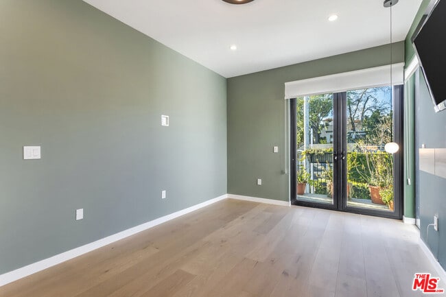 Building Photo - 906 Benton Wy