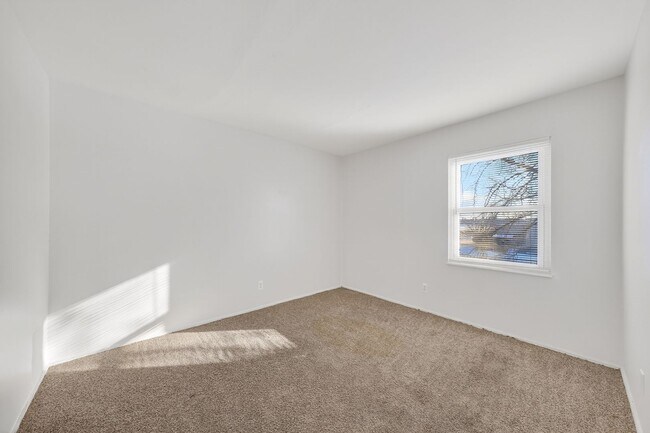 Building Photo - Now Accepting Section 8 –  3 Bedroom /2 Bath Florissant, MO