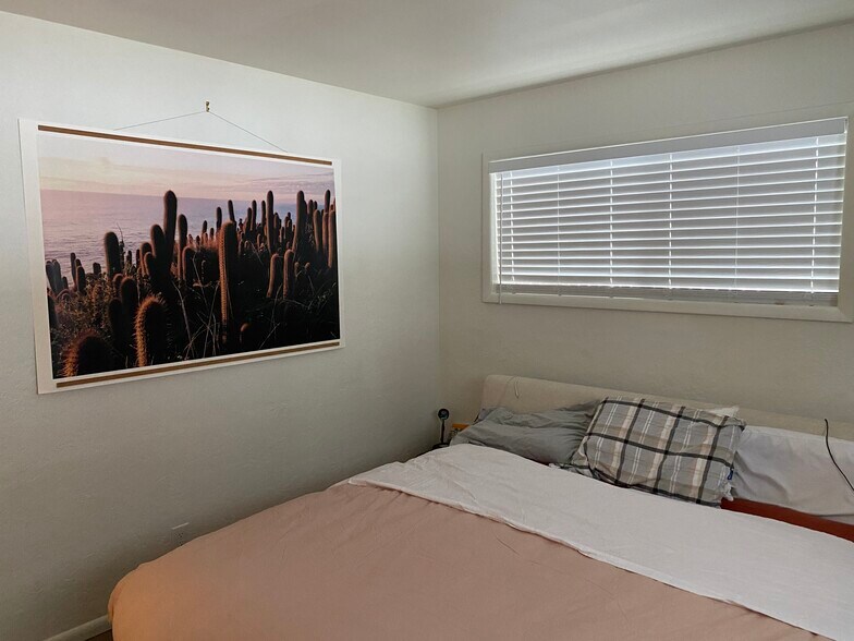 Building Photo - 600 NE 12th St