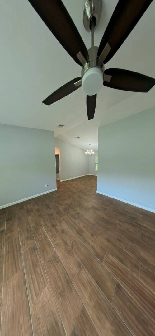 Building Photo - "Charming 3-Bedroom Haven with 2 Baths in the Heart of Orange Park – 1684 Sq Ft of Comfort!"