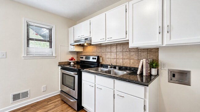 Building Photo - 573 Evergreen Terrace