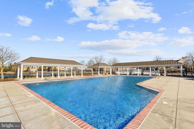 Building Photo - Piney Orchard Townhome