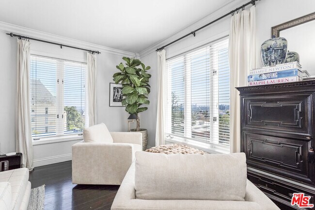 Building Photo - 1424 N Crescent Heights Blvd