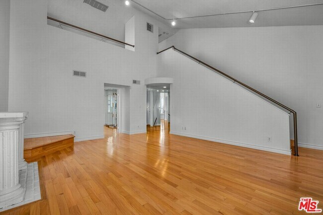 Building Photo - 938 5th St