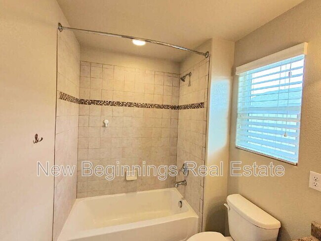 Building Photo - 2562 Ellingwood Dr