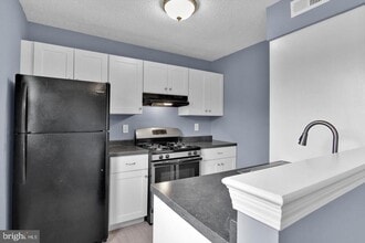 Building Photo - 100 Park Blvd