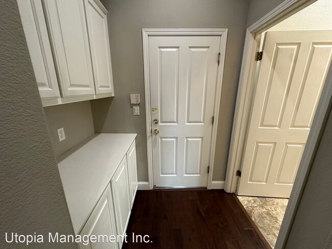 Building Photo - 4 br, 3 bath House - 25593 Crestfield Drive