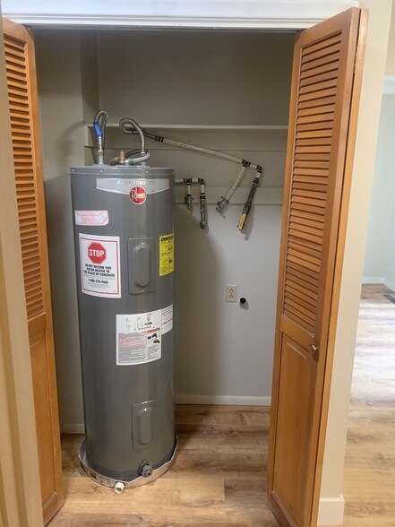 Washer and dryer stackable hookups - 896 Raymond Dr
