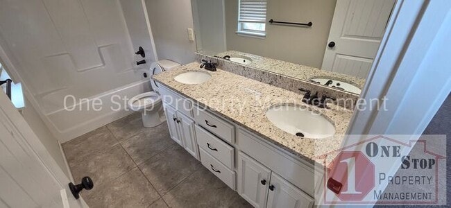 Building Photo - Beautiful 4 bedroom, 3 bathroom home in Raymore!