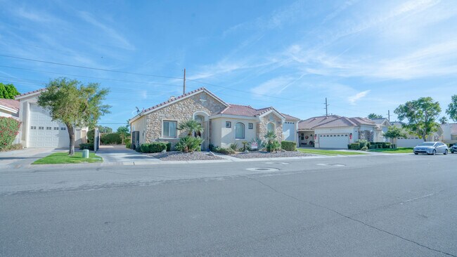 Building Photo - 49142 Barrymore St