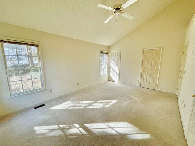 Building Photo - 3 Bed 2.5 Bath Beautiful Home Located North West Greensboro!