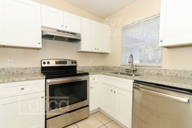 Building Photo - 4 Bed 1 Bath with Carport - Completely Rem...