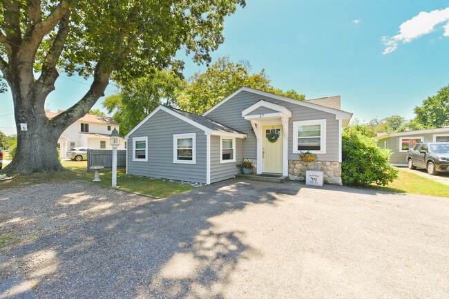 Primary Photo - 27 River Ave