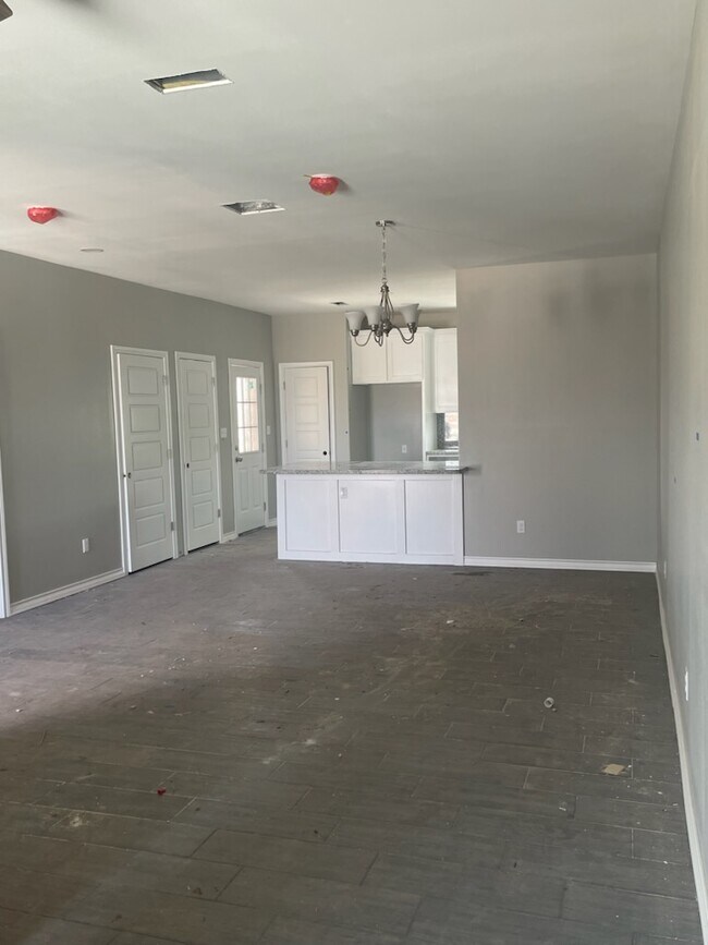 Building Photo - 127 Olive St