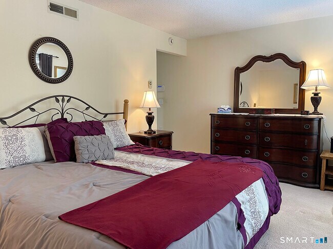 Building Photo - 6 Heritage Crest Dr