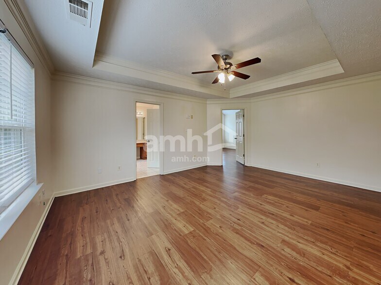 Building Photo - 389 Sunderland Way