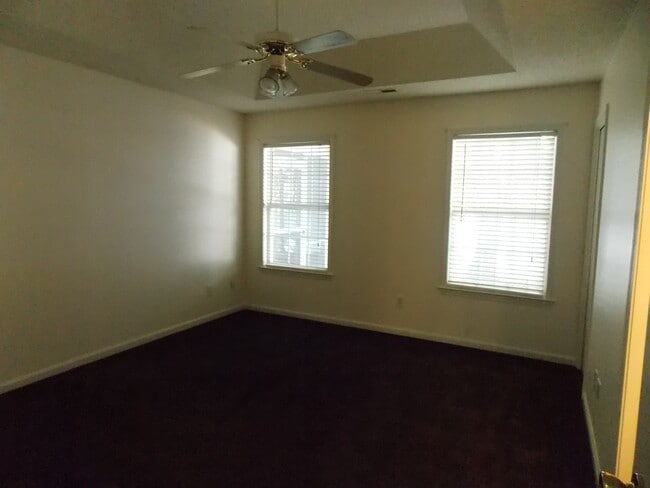 Building Photo - 716 Lilly Naz Ln