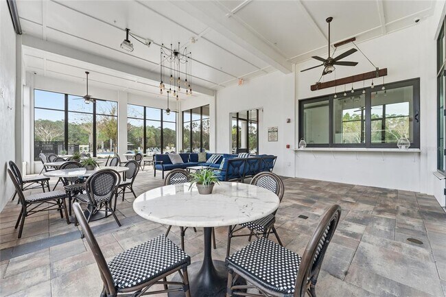 Building Photo - 6594 Leo Ln