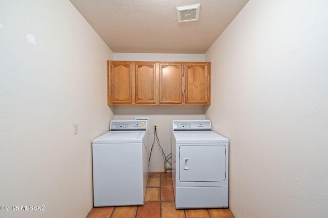 Building Photo - 9020 N Jessy Ln