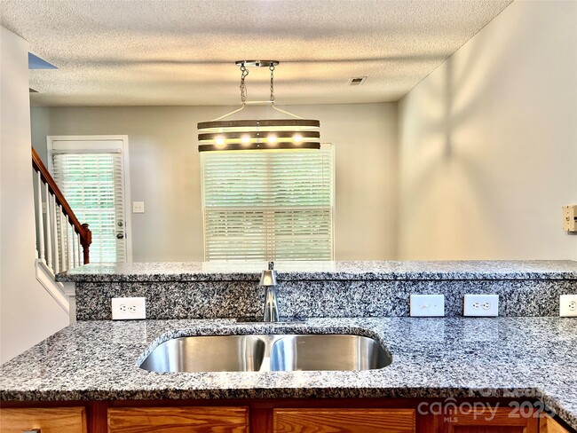 Building Photo - 6033 Briggs Dr
