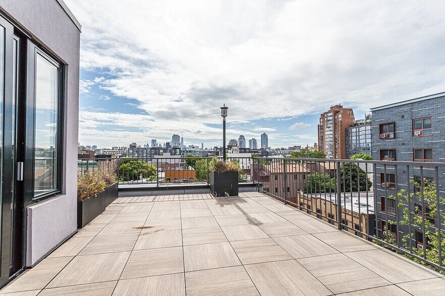 Building Photo - 56 Frost St