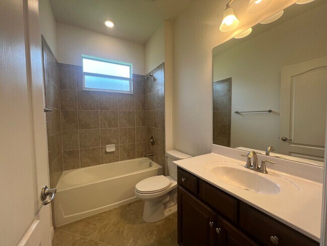 Building Photo - Babcock Ranch Rental 3/3 with a Den and 3 ...