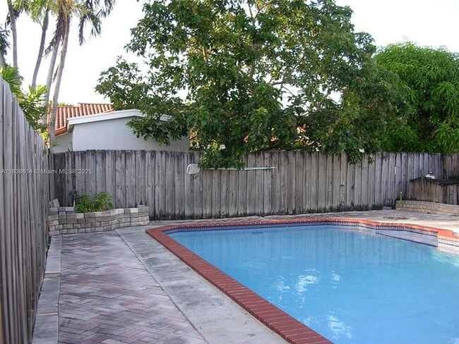 Building Photo - 14765 Kendale Lakes Blvd