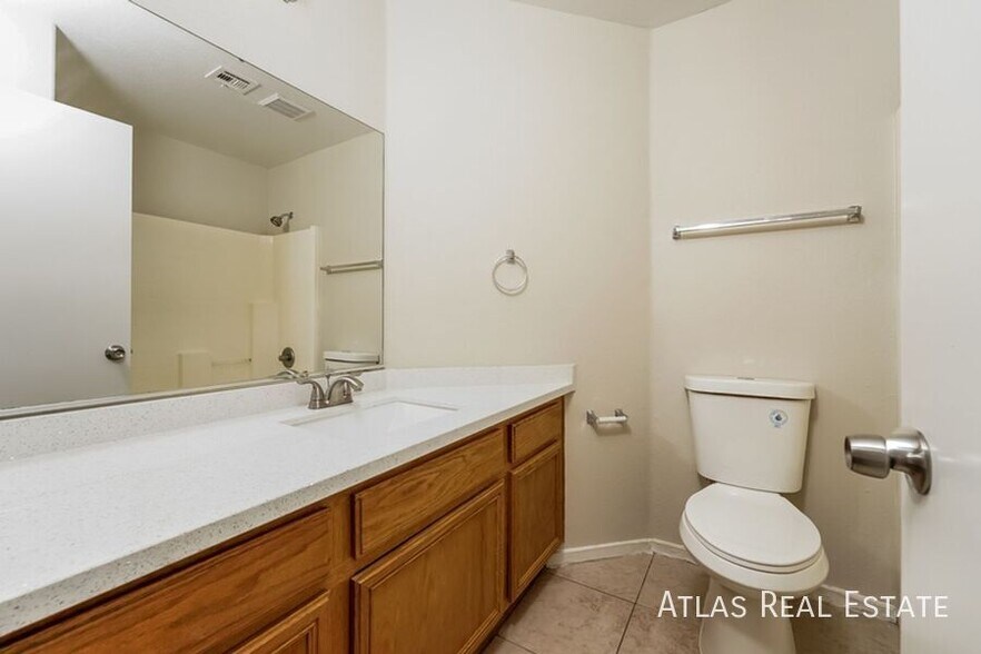 Building Photo - 617 Lava Beds Way