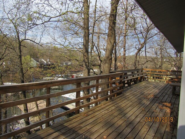 Building Photo - 2 bedroom lakefront house in Lake Ozark