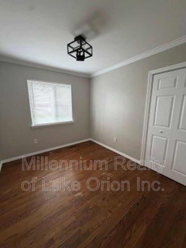 Building Photo - 291 W Yale Ave