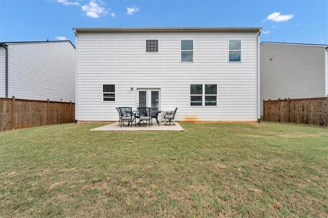 Building Photo - 167 Fernbrook Trl