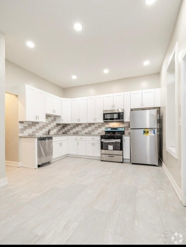 Building Photo - Spacious 4BR Duplex | Modern Upgrades | St...