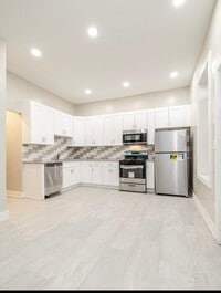 Building Photo - Spacious 4BR Duplex | Modern Upgrades | St...